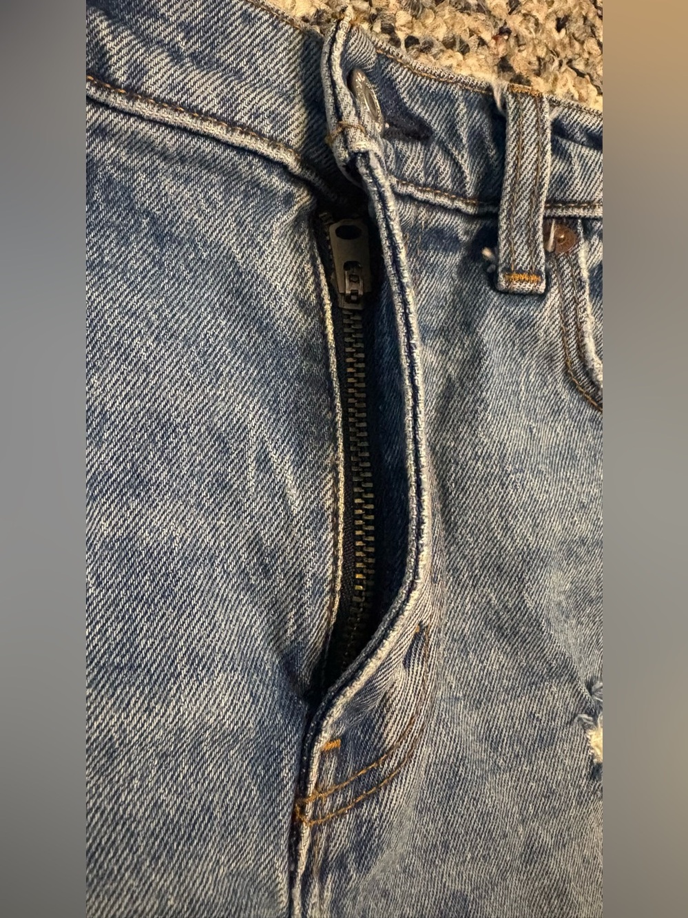 Abercrombie Curve Love High Rise Mom Jean Shorts Distressed Size 27 - Picture 8 of 8